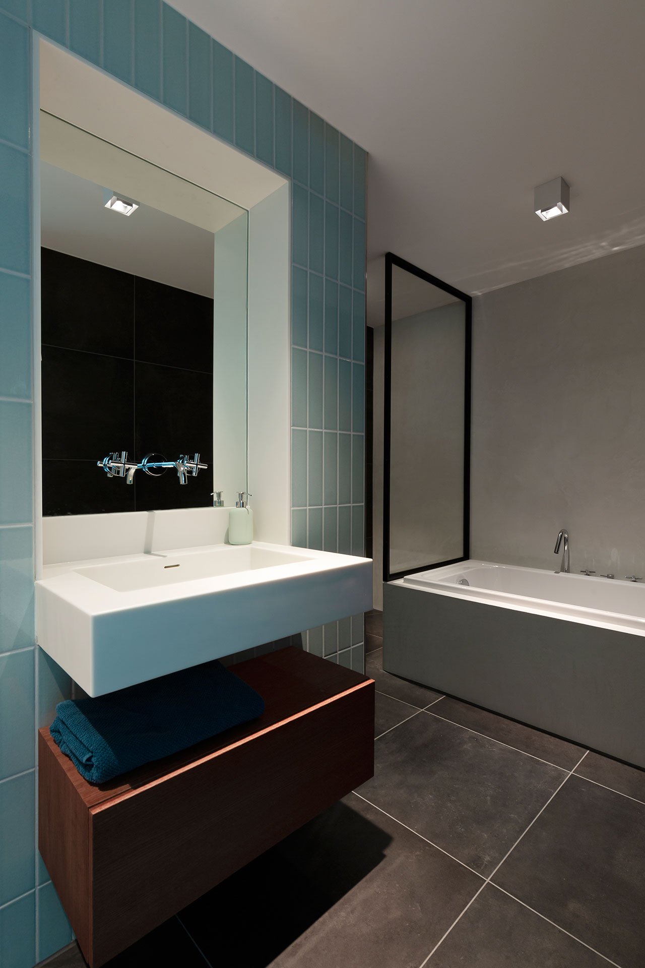 1F2341527-8.jpg