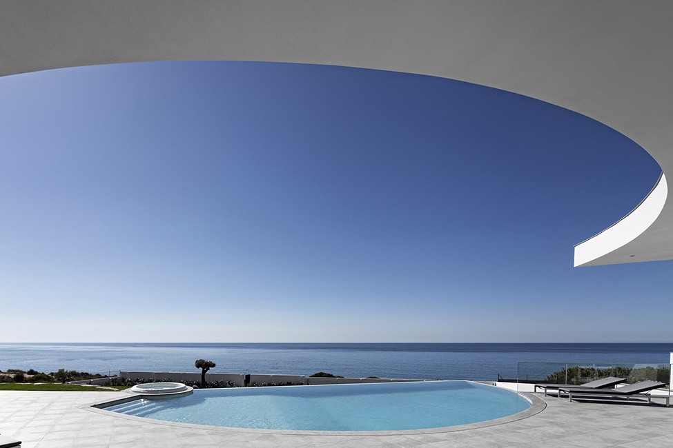 0930401X5-7.jpg