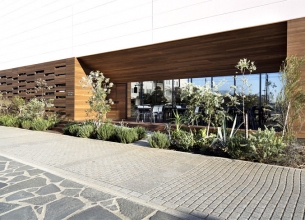 由Oska&Partners设计的位于东京郊区八千代市